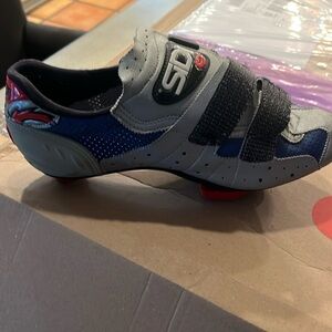 SIDL spinning shoes. Size 8/8.5 women’s. Great conditioning